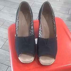 MOVING, MAKE OFFER! TOMS size 7.5 like new!